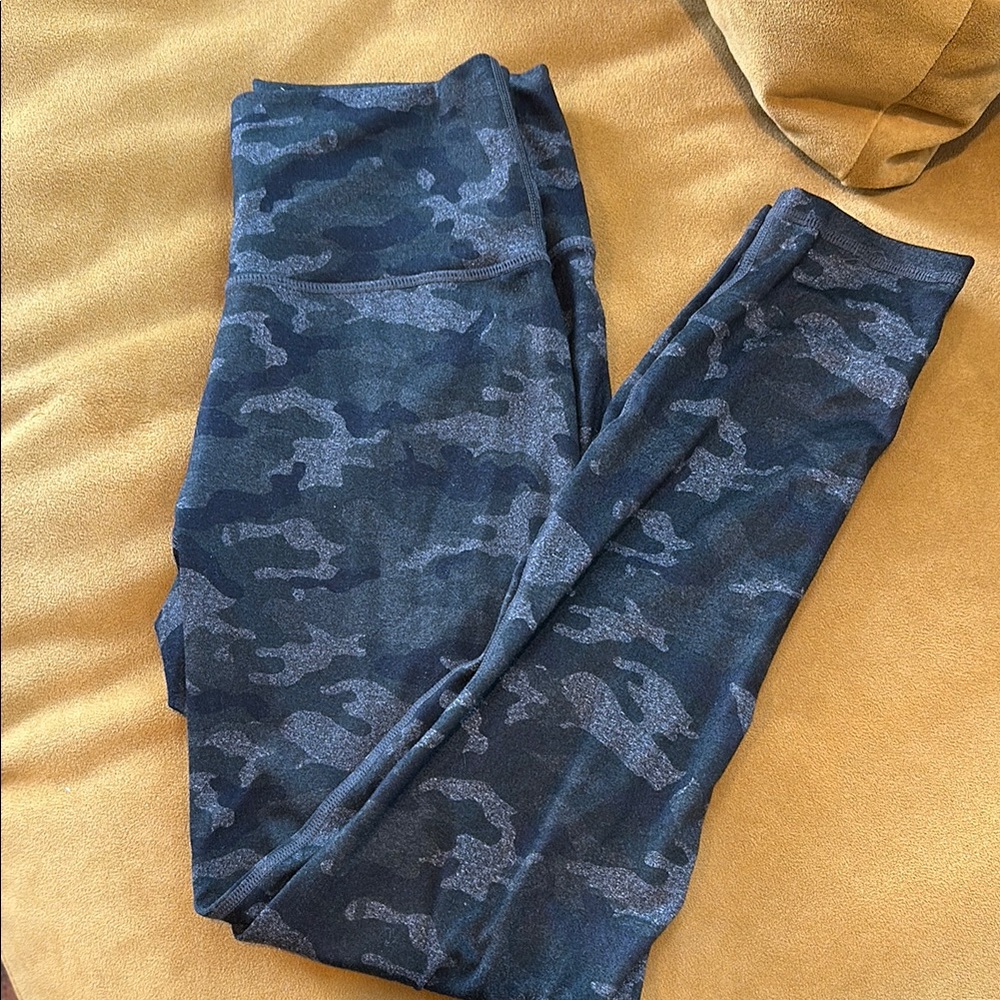 What's better than Camo/ Camo with gray vs tan. NWOT Fabletics Leggins W-Sz XXS👌 - Picture 1 of 4